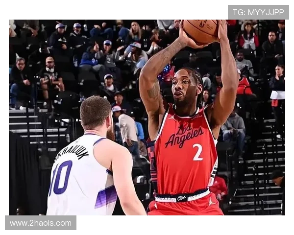 伦纳德成为快船队史第二位多次砍45分5篮板5三分的球员,追平传奇纪录